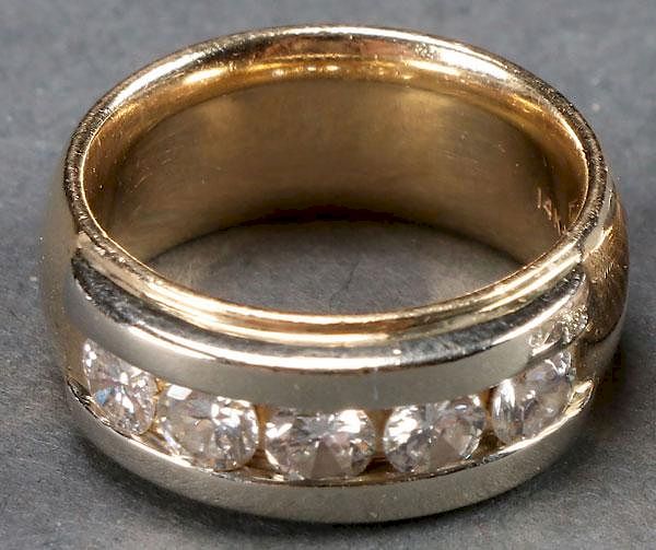 Appraisal: A MANS KT GOLD AND DIAMOND RING CONTEMPORARY A MANS