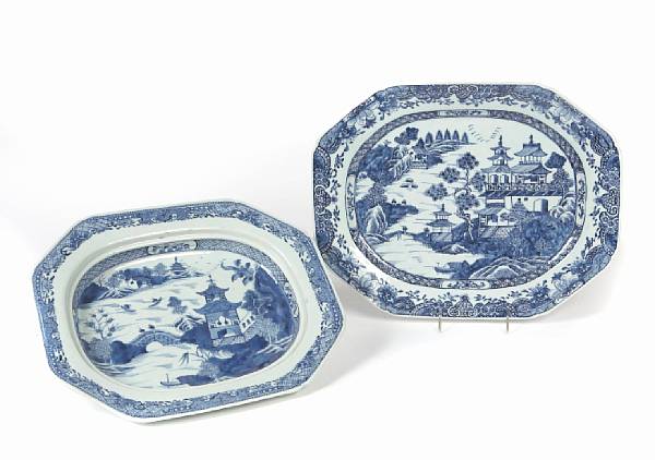 Appraisal: A group of three Chinese export blue and white porcelain