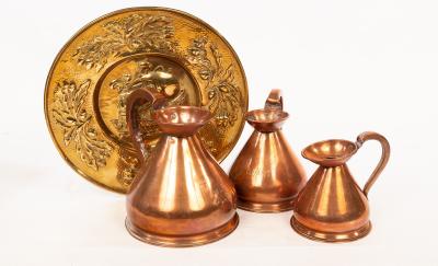 Appraisal: A graduated set of three copper measures half gallon to