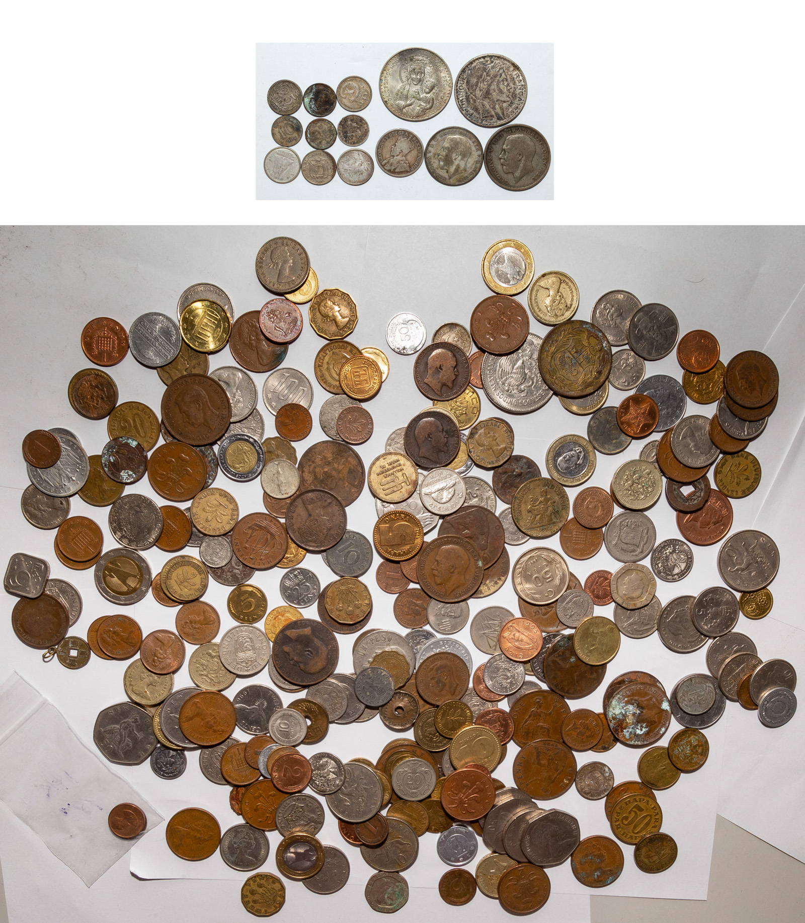 Appraisal: SEVERAL HUNDRED WORLD COINS WITH SILVER Coins are mostly th