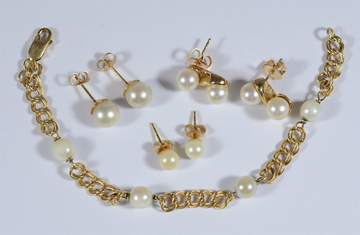 Appraisal: K YG pearl bracelet mm pearls w pr single pearl