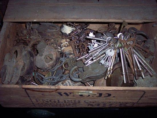 Appraisal: A large quantity of padlocks and keys various