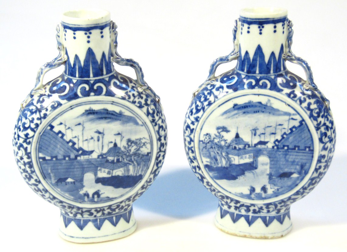 Appraisal: A pair of early thC Chinese blue and white porcelain