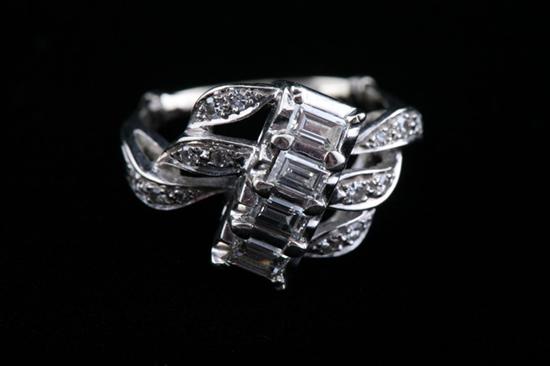 Appraisal: K WHITE GOLD AND DIAMOND RING Row of four rectangular