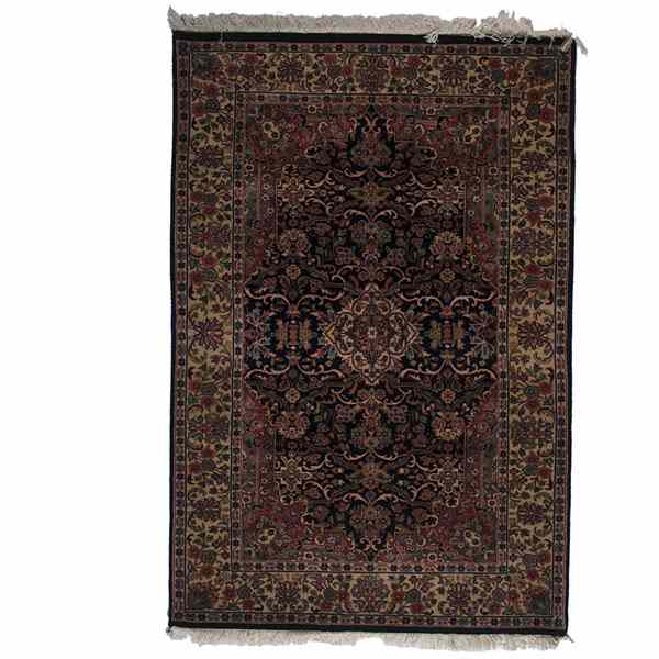 Appraisal: Hamadan Rug Indian a wool Hamadan rug with medallion pattern