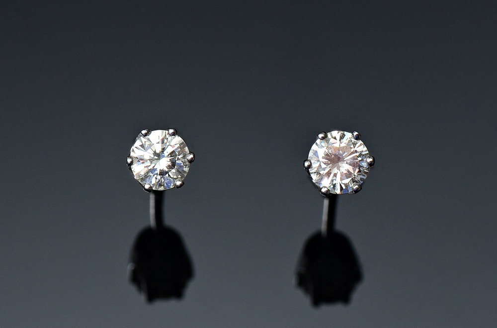 Appraisal: K DIAMOND STUD EARRINGS White gold diamond stud earrings Diamonds