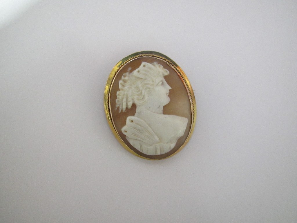 Appraisal: A late Victorian ct gold cameo brooch carved with a