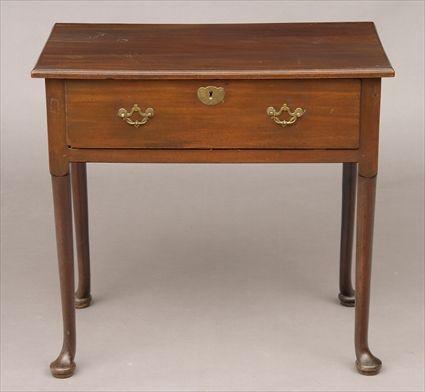 Appraisal: GEORGE I WALNUT SIDE TABLE The molded top above a