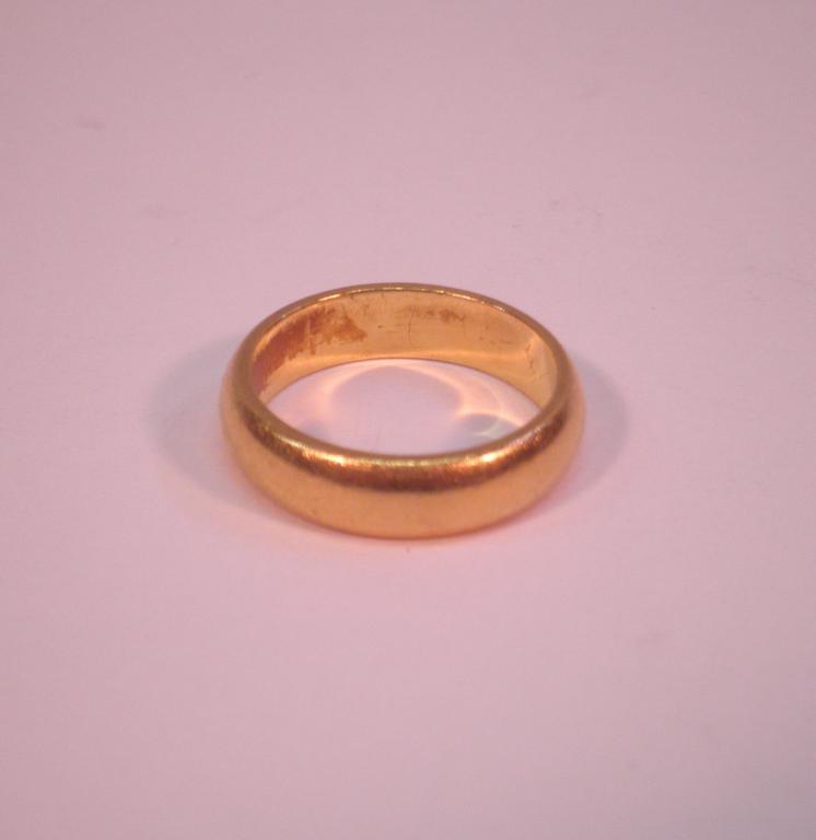 Appraisal: A ct gold wedding band approx grams