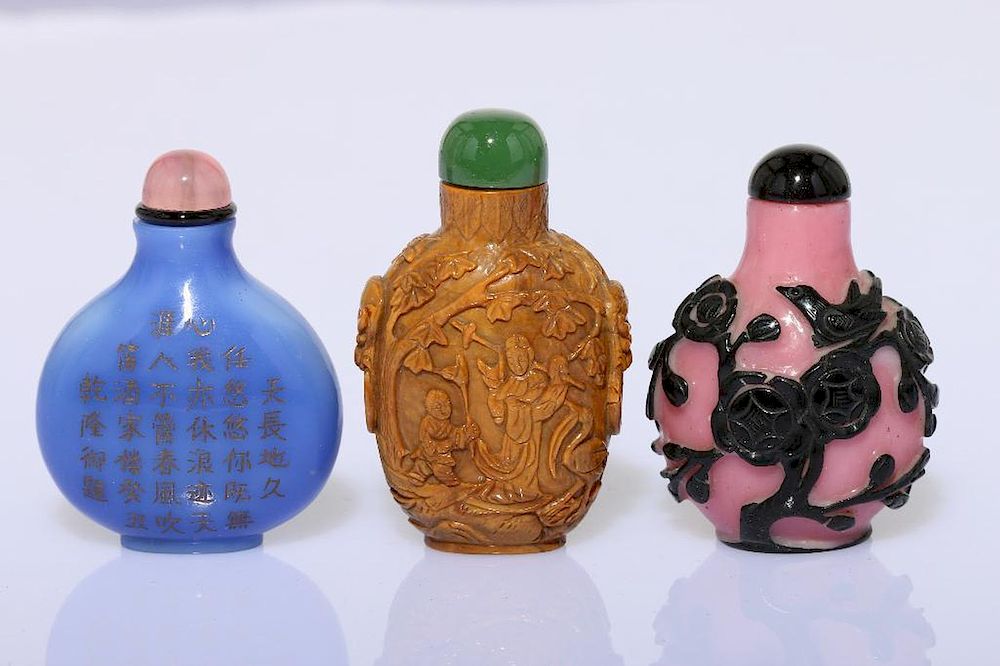 Appraisal: Three Chinese Peking glass snuff bottles Three late th early