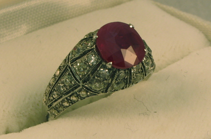 Appraisal: RUBY DIAMOND AND EIGHTEEN KARAT WHITE GOLD RING centering a