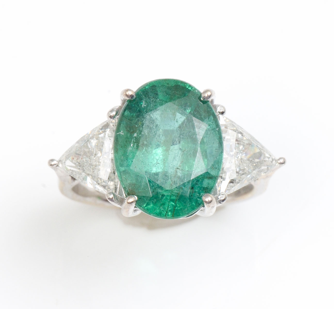 Appraisal: K CT EMERALD DIAMOND RING Single oval brilliant cut diamond