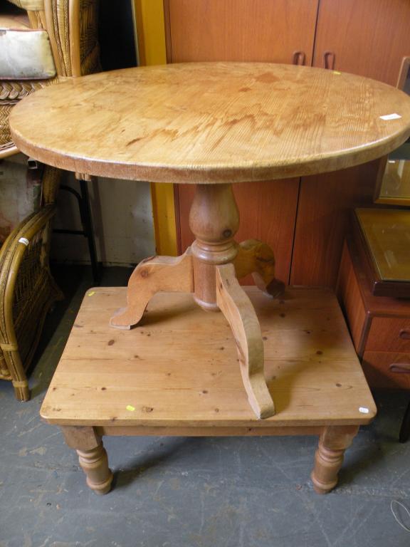 Appraisal: A circular pine table on a tripod base and a