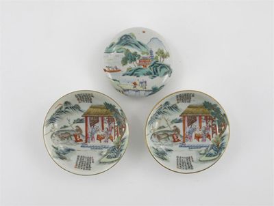 Appraisal: A pair of Chinese famille rose dishes painted with figures