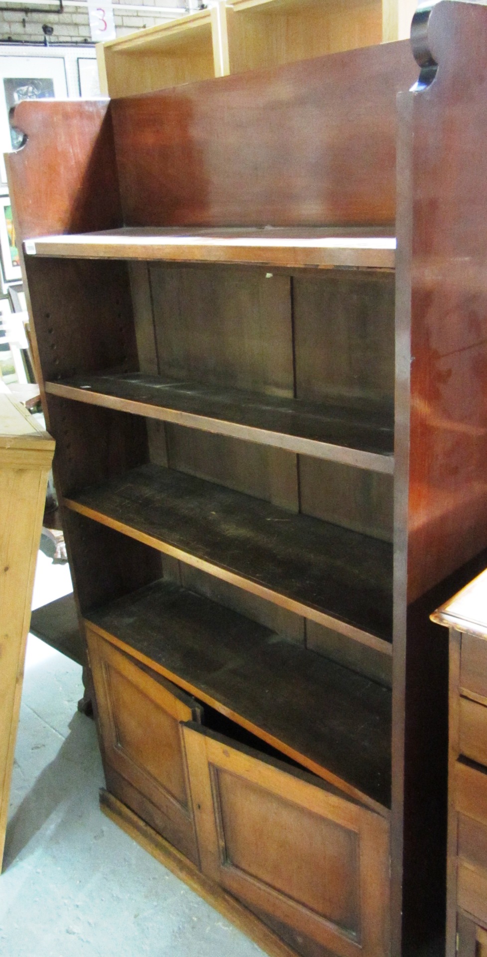 Appraisal: A th century adjustable bookcase with a pair of panelled