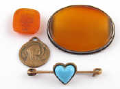 Appraisal: A mixed lot comprising a hardstone intaglio carved seal approx