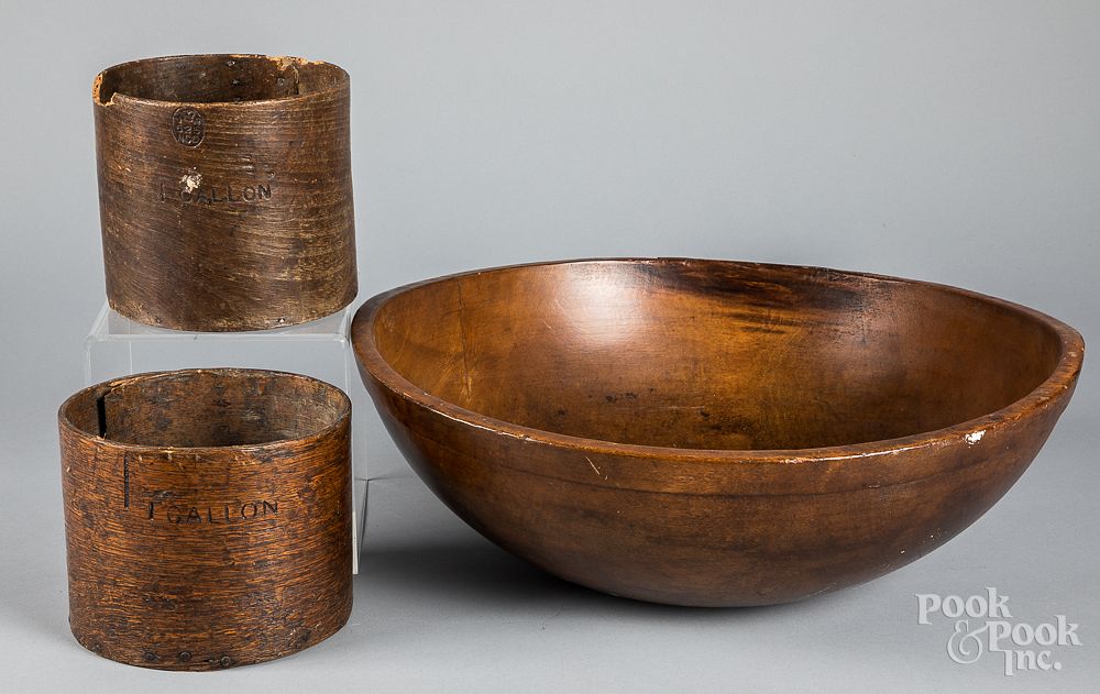 Appraisal: Large turned bowl th c Large turned bowl th c