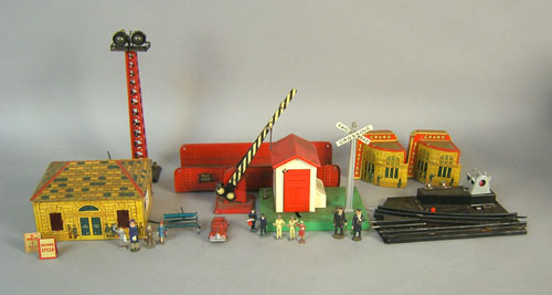 Appraisal: Misc train cars and accessories to include Marx Lionel General