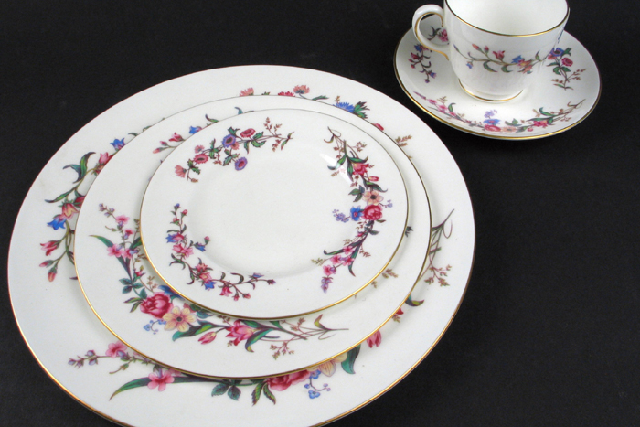 Appraisal: A SET OF EIGHTY-FOUR PIECES OF WEDGWOOD FINE CHINA in