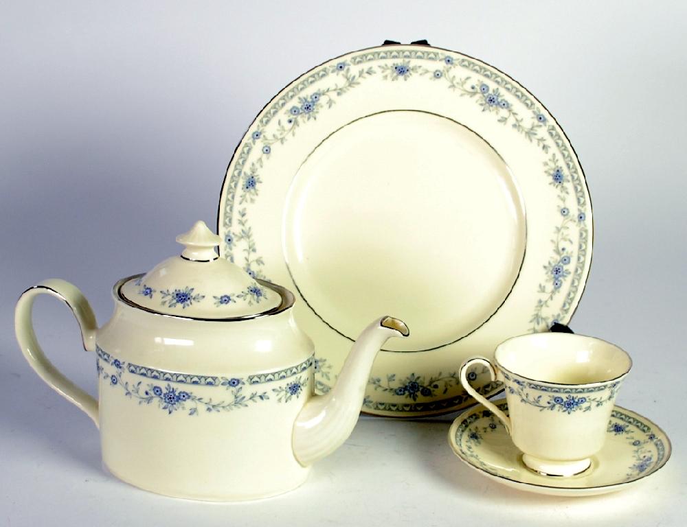 Appraisal: SEVENTY EIGHT PIECE MINTON 'BELLEMEADE' PATTERN CHINA PART DINNER AND