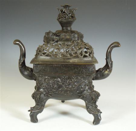 Appraisal: A Chinese bronze censer and cover the rectangular censer with