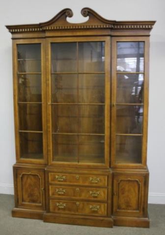 Appraisal: Henredon Mahogany Banded Piece China Cabinet Nice piece from their