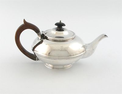 Appraisal: An Edwardian silver tea pot by Henry Lambert London compressed