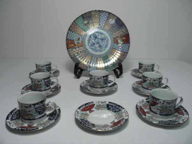 Appraisal: Lot of assorted contemporary Imari style porcelain Includes a set