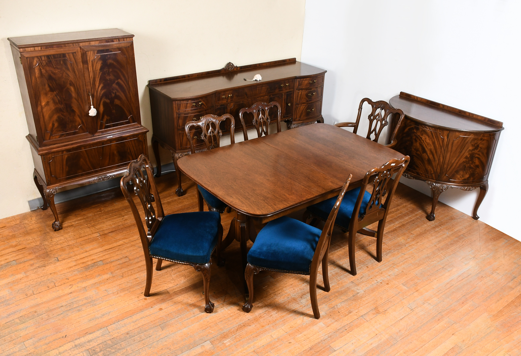 Appraisal: PC FORMAL FLAME GRAIN MAHOGANY CHIPPENDALE STYLE DINING SET Comprising