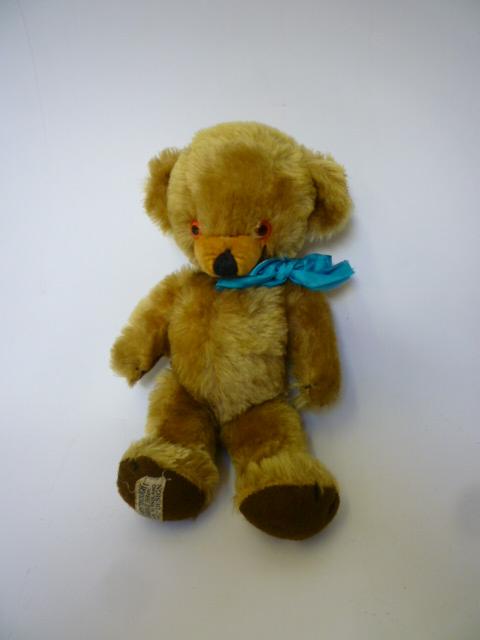 Appraisal: A Merrythought Cheeky bear in gold plush with swivel head