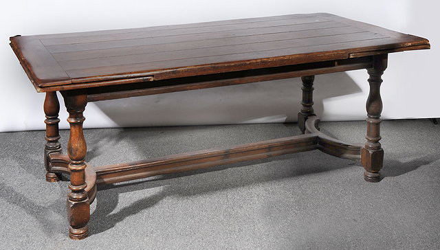 Appraisal: AN ARTS AND CRAFTS OAK EXTENDING DRAW LEAF DINING TABLE