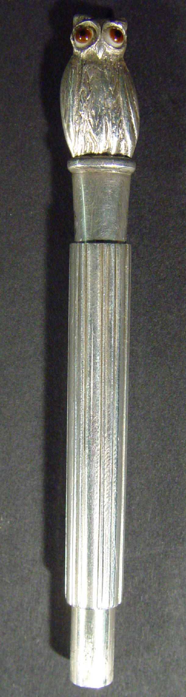 Appraisal: Robinson of Strand combination silver pencil and pen with engine