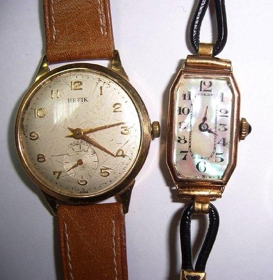 Appraisal: A lady's Art Deco wristwatch with simulated mother-of-pearl face and