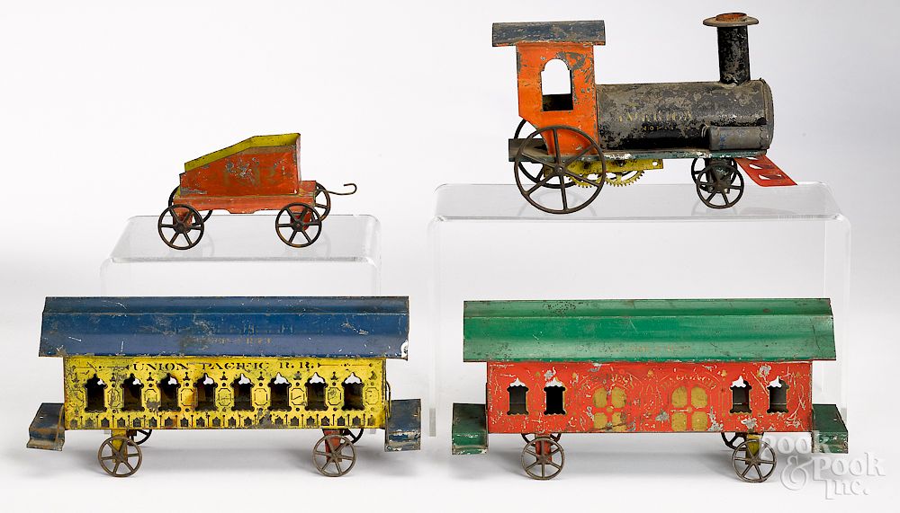 Appraisal: American tin clockwork train set Althof Bergmann painted American tin