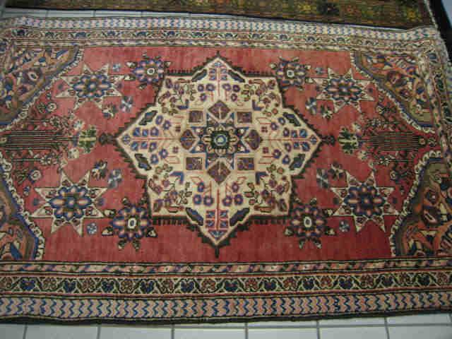 Appraisal: Mahal Persian Handmade Rug star central ivory medallion salmon field