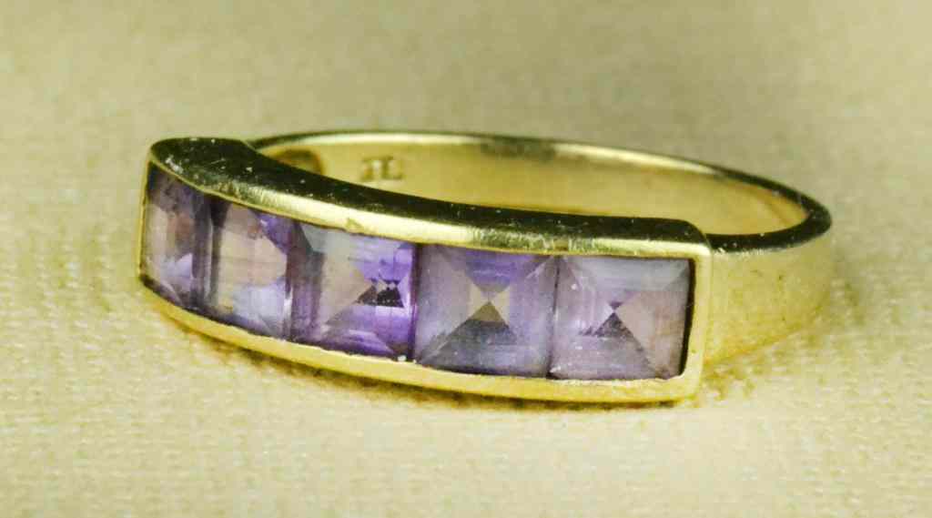 Appraisal: K Gold and Amethyst RingFive square-cut amethysts set in row