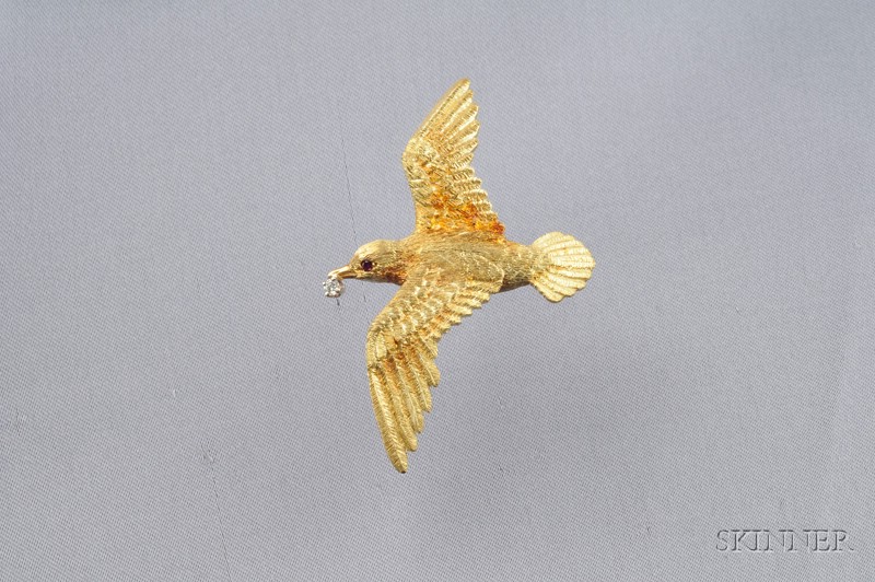 Appraisal: kt Gold and Diamond Bird Brooch with textured body holding