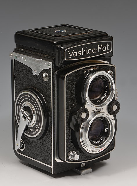 Appraisal: A YASHICAMAT CAMERA with leather case original box filter set