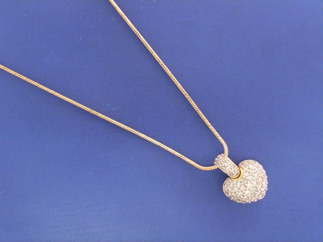 Appraisal: An ct gold diamond set heart shaped pendant on a