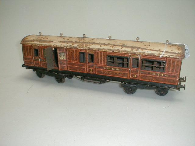 Appraisal: An O gauge railway carriage in LNER livery