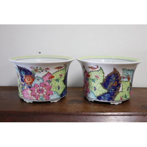 Appraisal: Pair of Mottahedeh tobacco leaf cache pot jardineres each approx