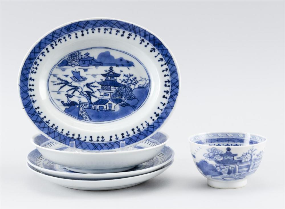 Appraisal: FIVE PIECES OF CHINESE BLUE AND WHITE PORCELAIN th Century