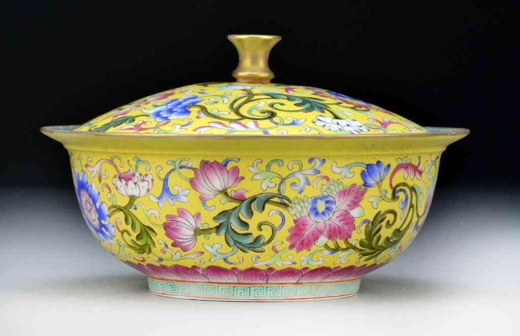 Appraisal: Chinese Famille Rose Covered TureenFinely painted to depict lotus blossoms