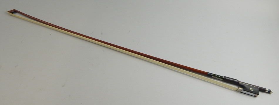 Appraisal: A violin bow by Otto Schuller with white metal and