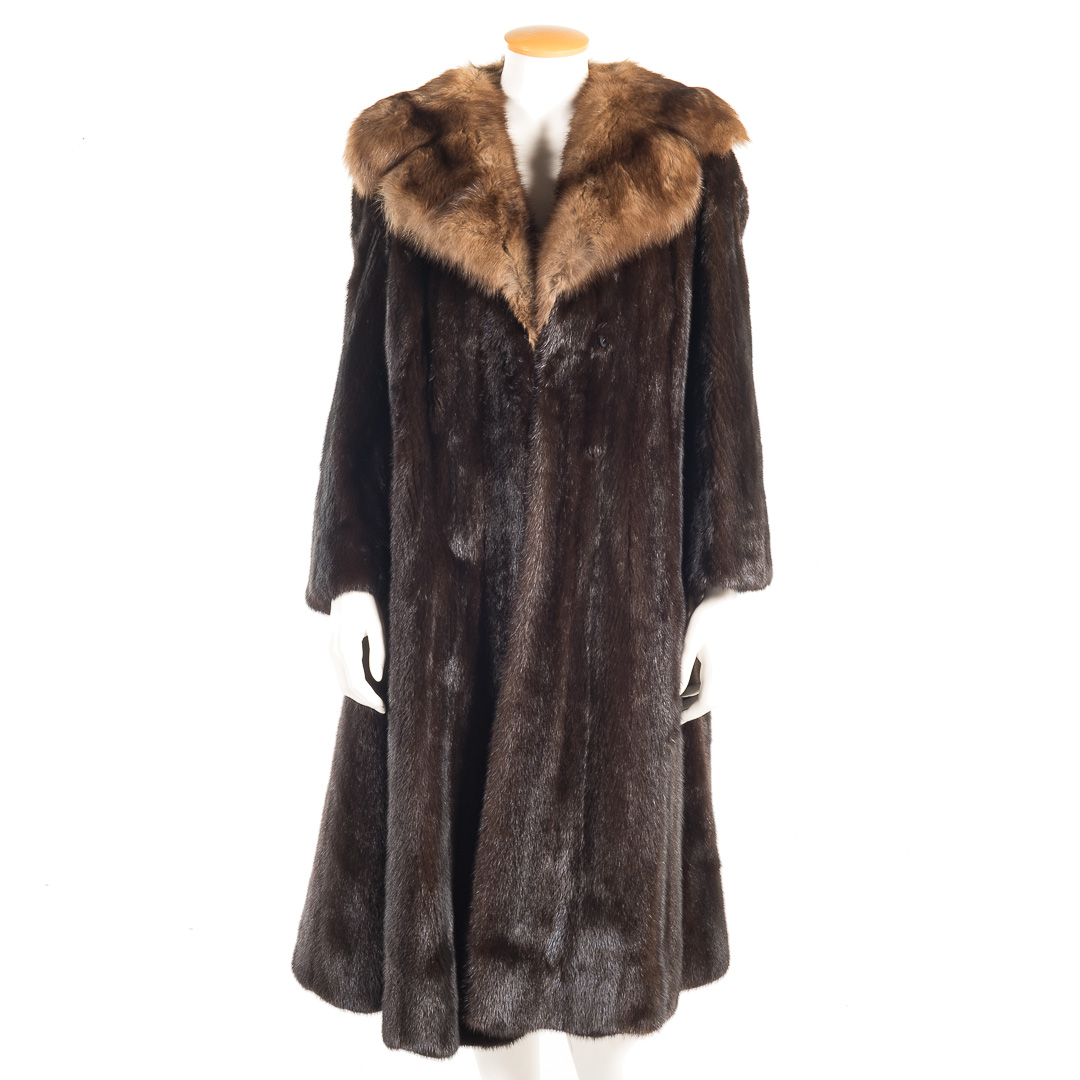 Appraisal: A Lady's Length Two Tone Mink Coat Fur by Spritzer