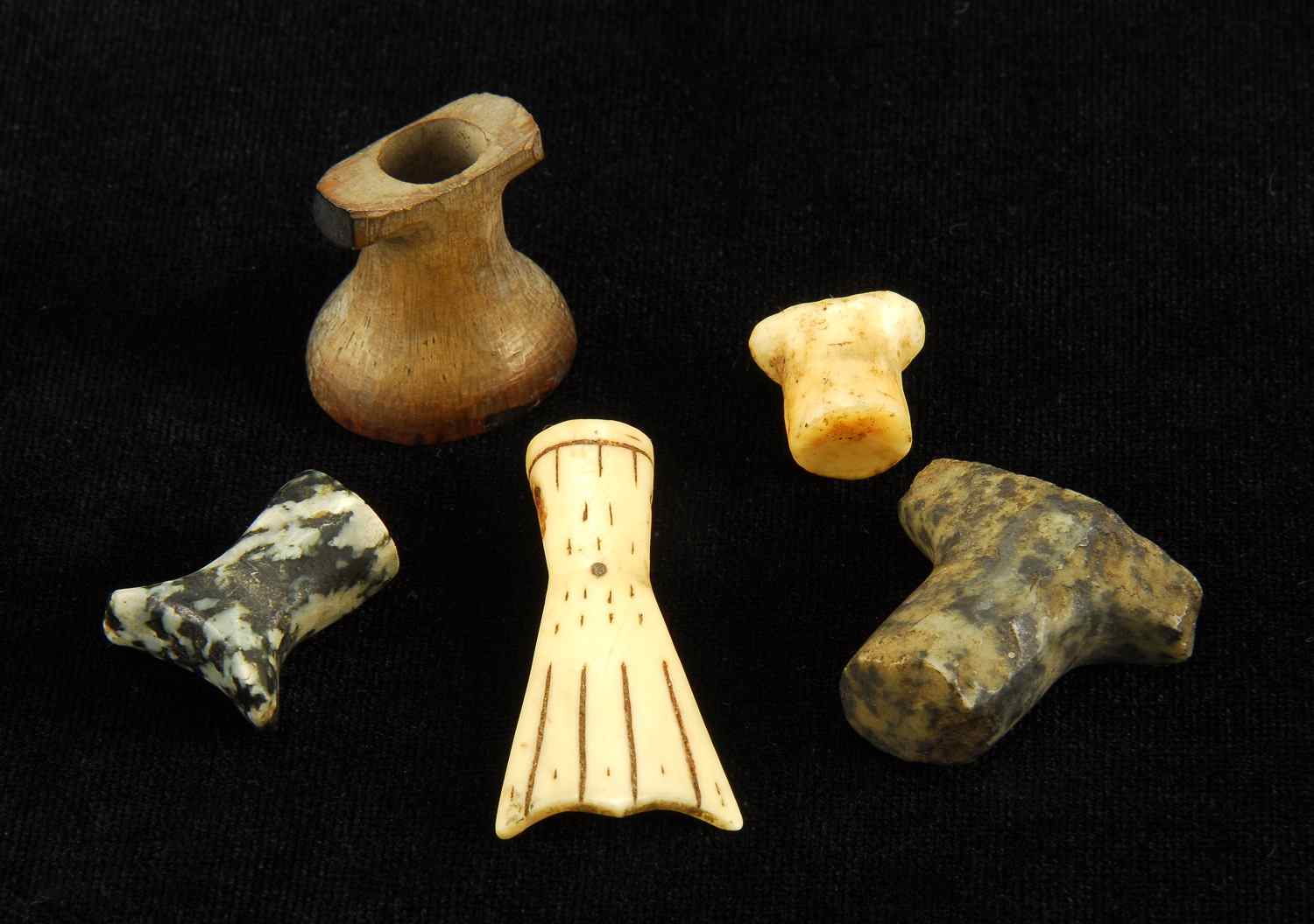 Appraisal: FIVE INUIT ITEMS th CenturyA carved bladder float nozzle possibly