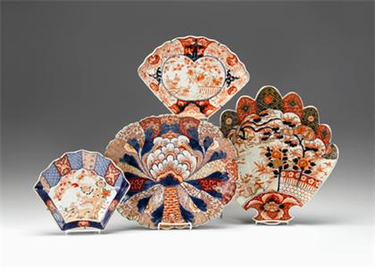 Appraisal: Four Japanese imari platter The largest oval platter of scolloped