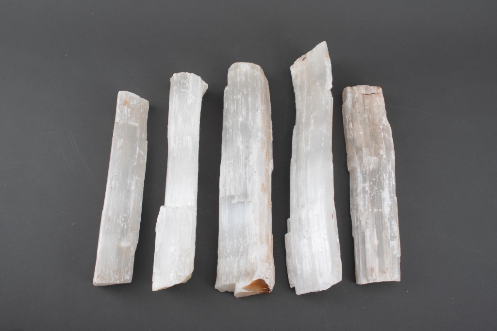 Appraisal: LARGE SELENITE CRYSTAL MINERAL SPECIMENS Five large natural selenite rock