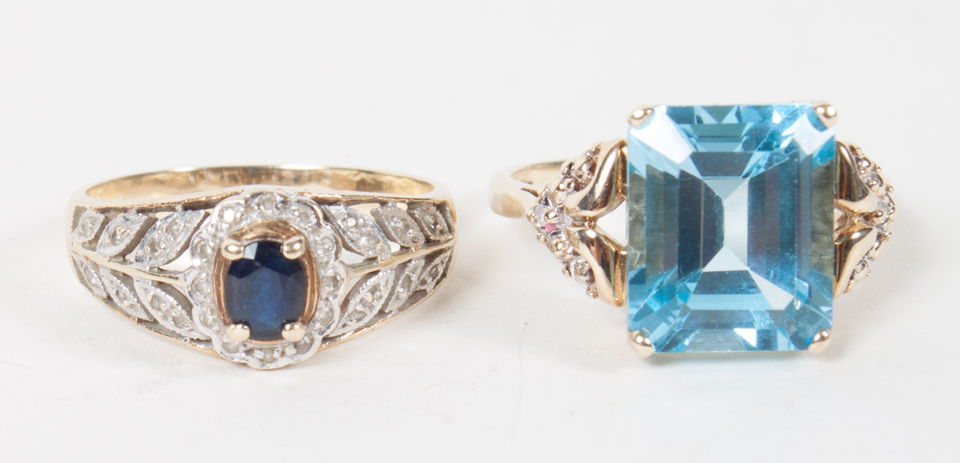 Appraisal: Two lady's K gold gemstone rings K gold and blue