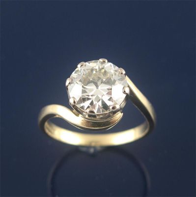 Appraisal: A diamond solitaire ring the circular cut diamond weighs approx